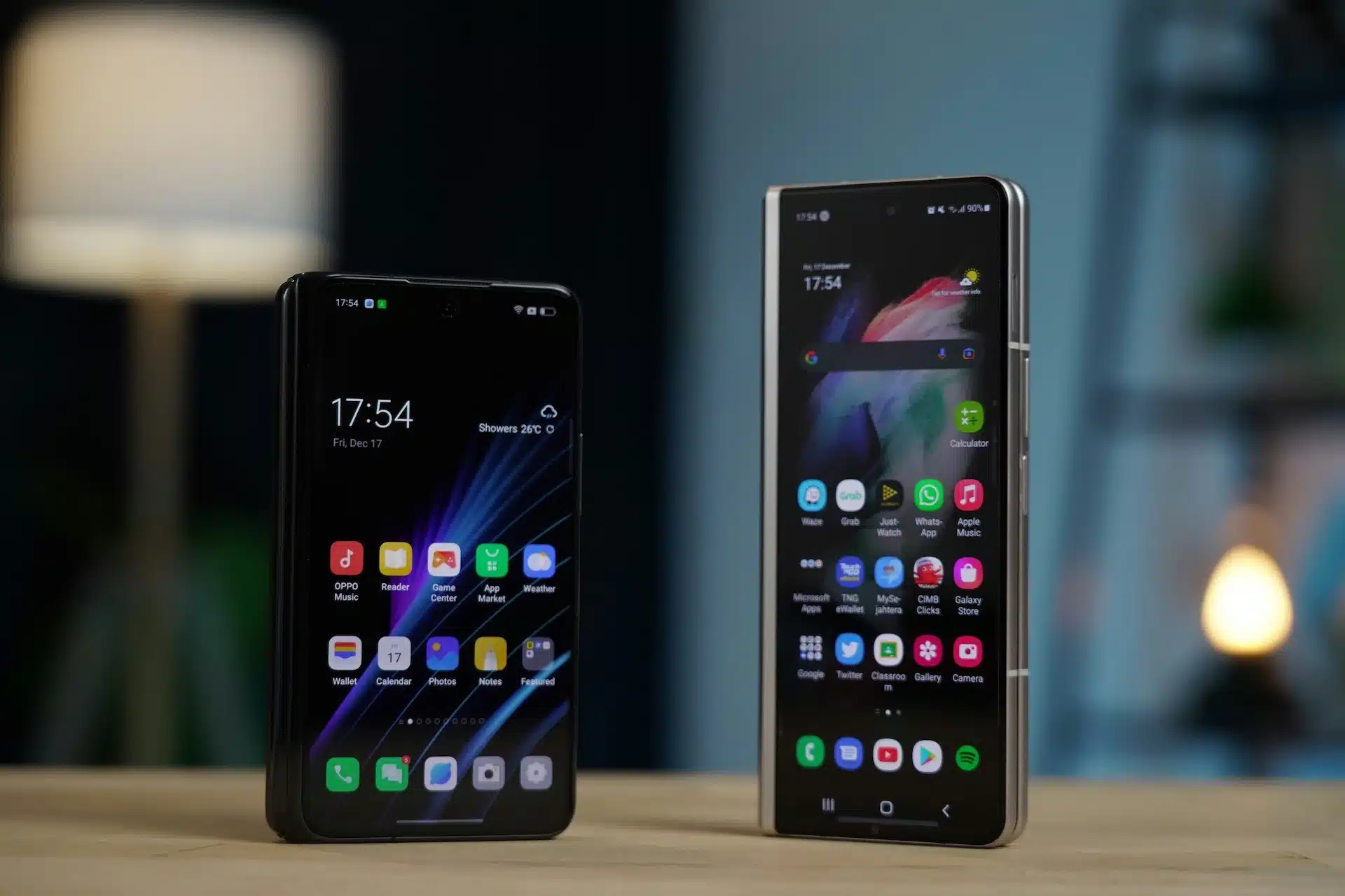 Deux smartphones concurrents de la firme de Cupertino